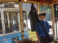 10  Jag frågade den unge och mycket trevliga konduktören hur det kom sig att han var intresserad av gamla spårvagnar. Svaret blev: "Jag är ju göteborgare!"