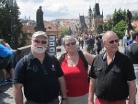 28  ...Wille, Eva och Q på bron..